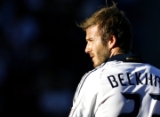 反败为胜首场状态出色塞尔维亚队观众沸腾西亚卡姆重返赛场掌声雷动