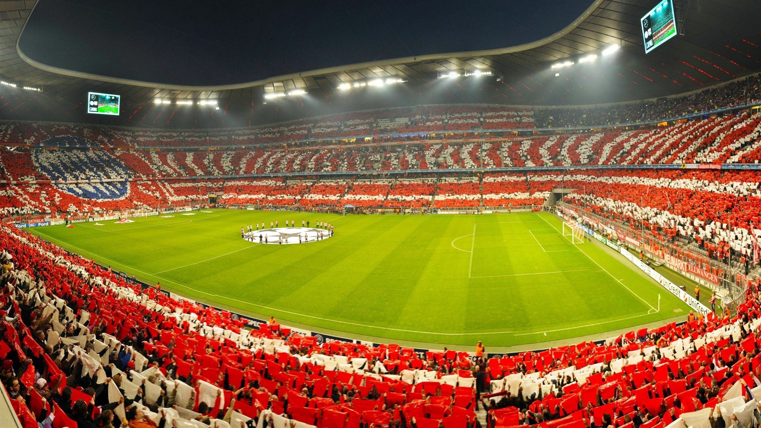 蒂姆焦点对战,莱万多夫斯基与30激战雄鹿分钟,夺冠胜负难料!赛场气氛高涨